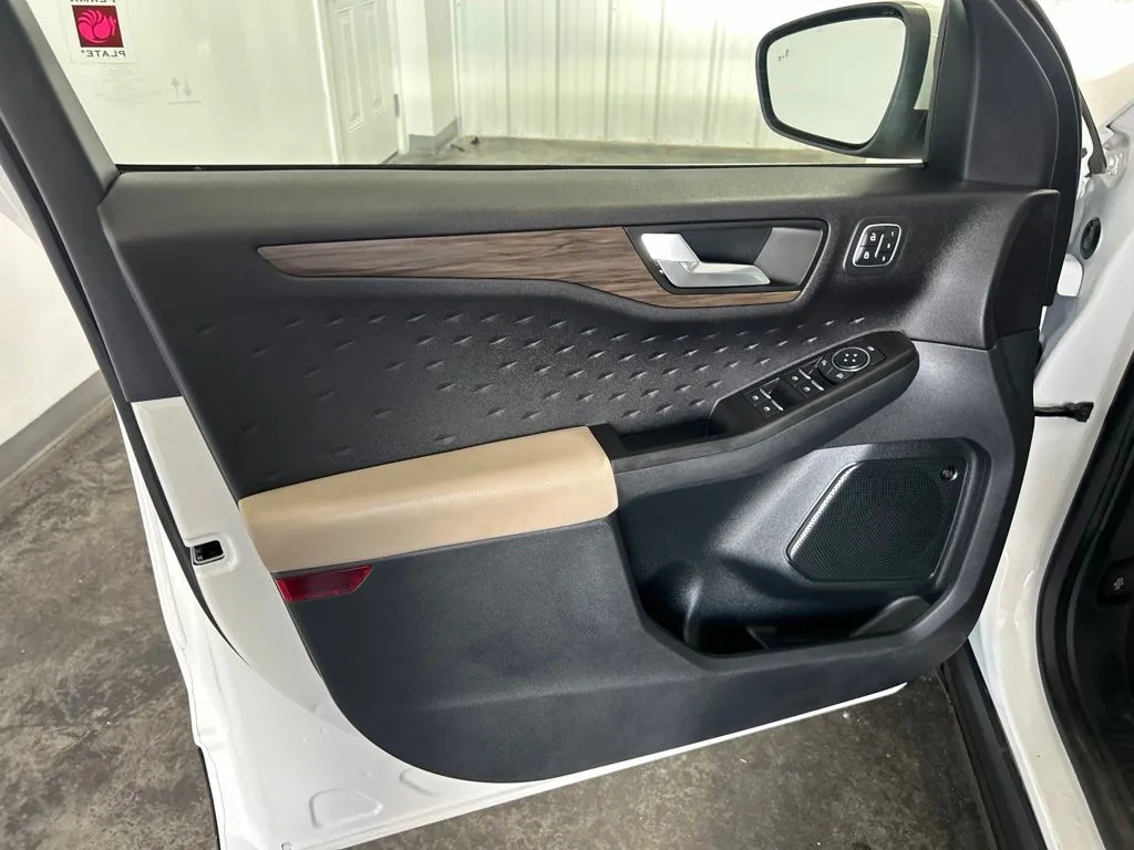 Ford Escape photo 16