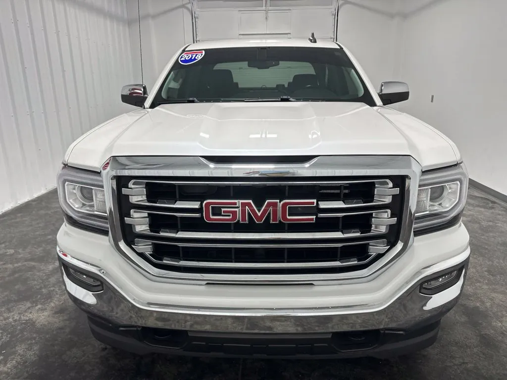 GMC Sierra photo 2