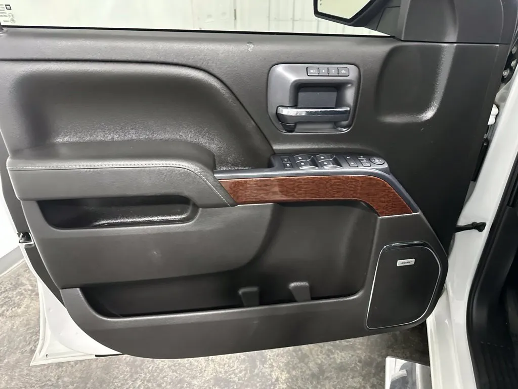 GMC Sierra photo 12