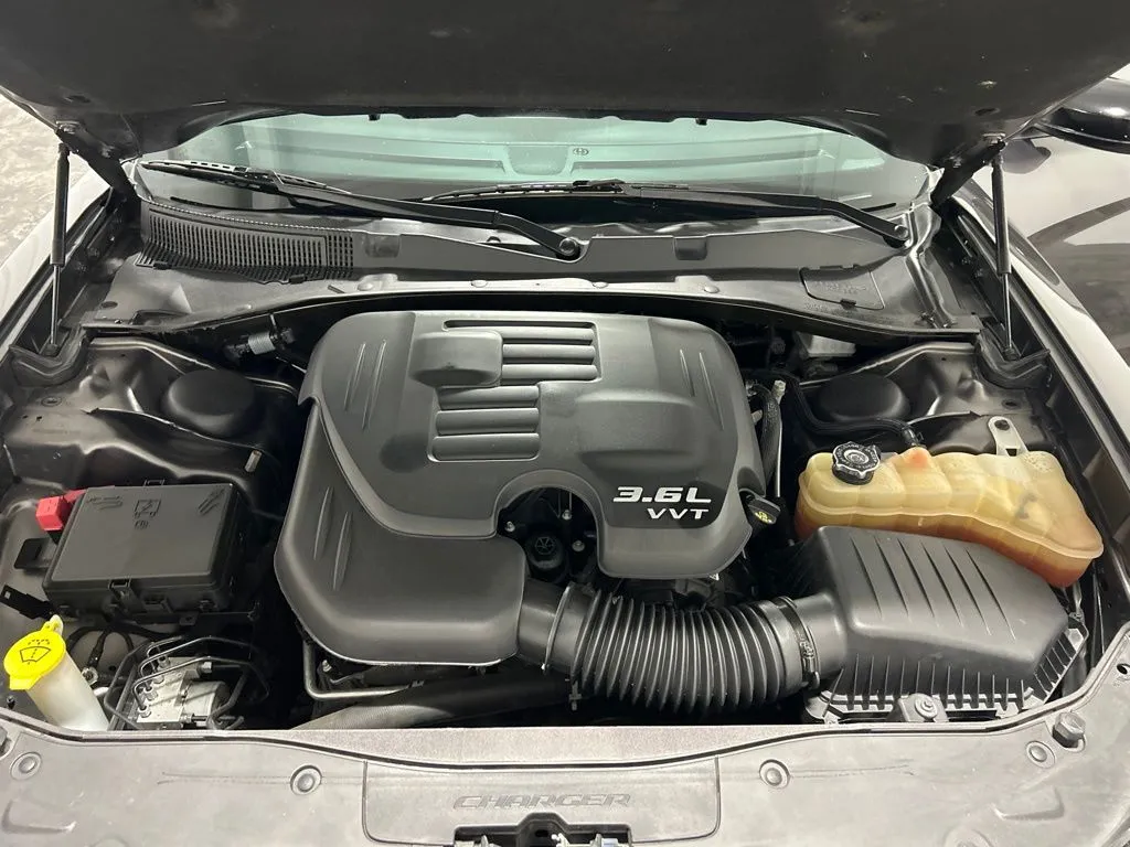 Dodge Charger photo 11