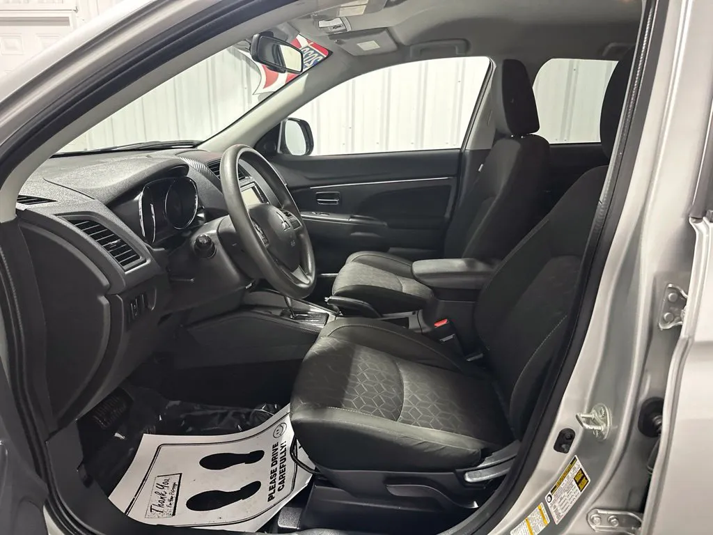 Mitsubishi Outlander Sport photo 12
