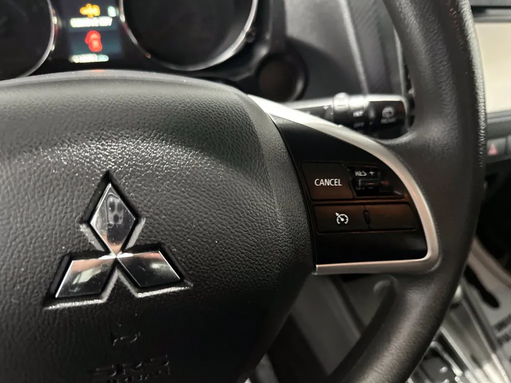 Mitsubishi Outlander Sport photo 18