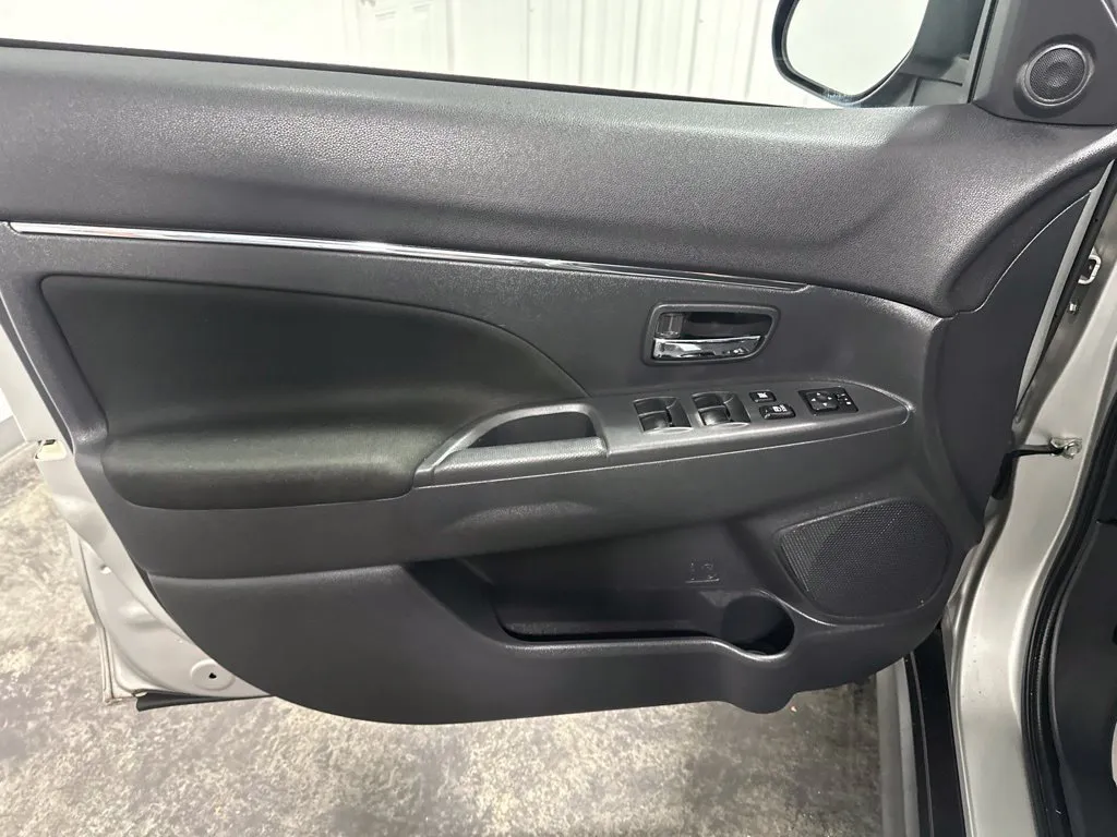 Mitsubishi Outlander Sport photo 10