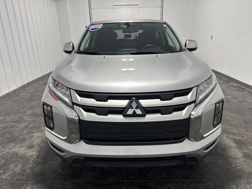 Mitsubishi Outlander Sport photo 2