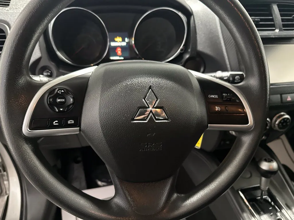 Mitsubishi Outlander Sport photo 16