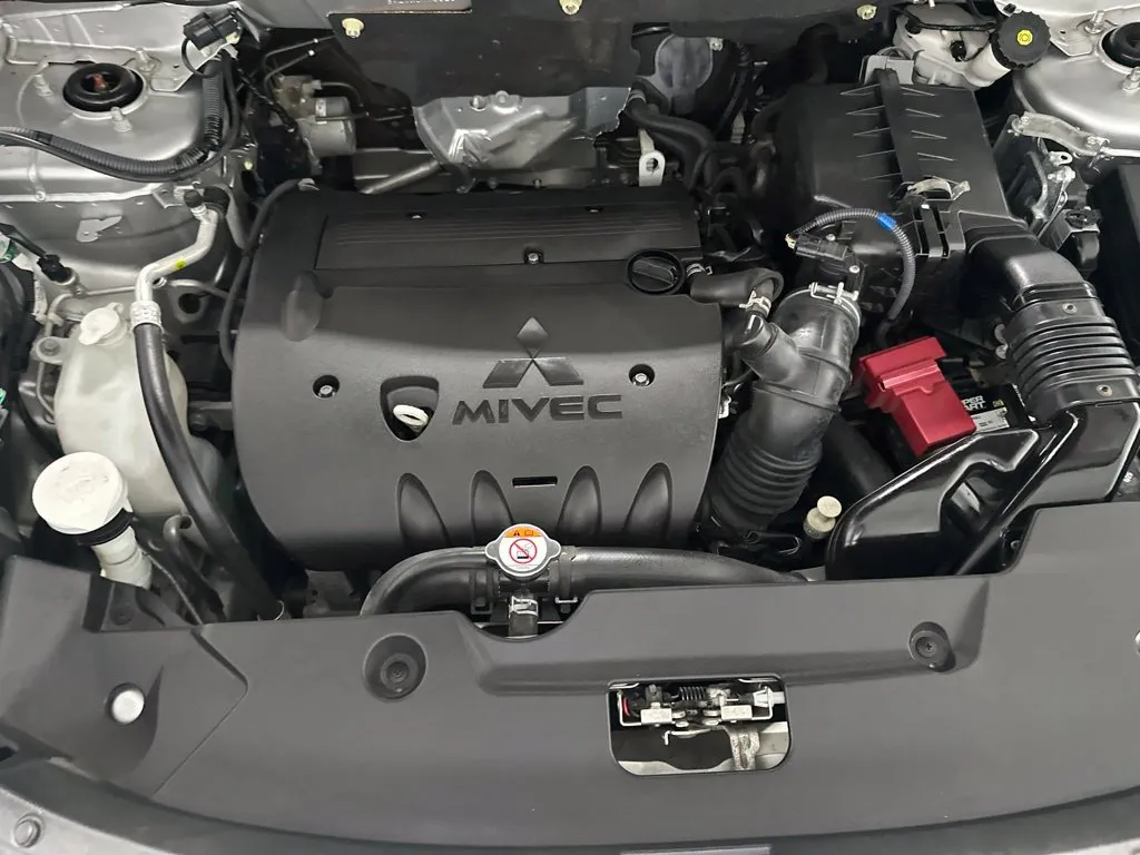 Mitsubishi Outlander Sport photo 9