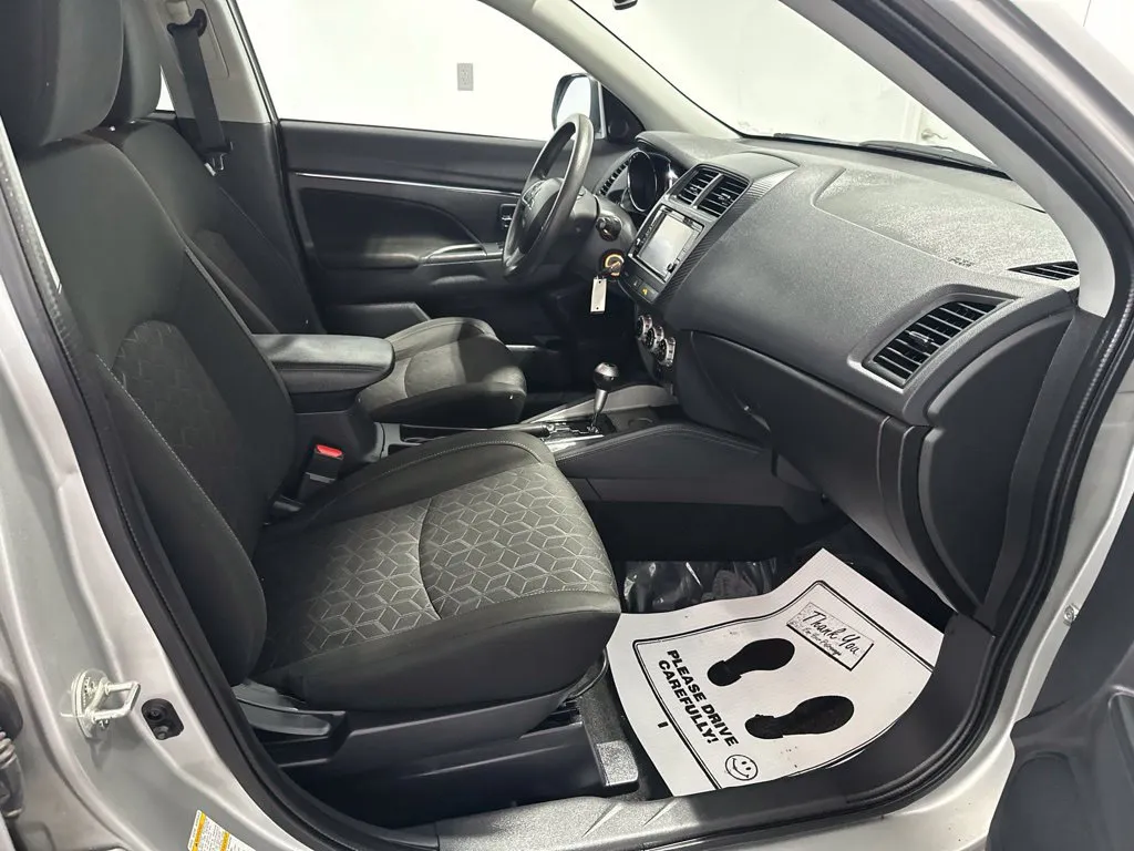 Mitsubishi Outlander Sport photo 22
