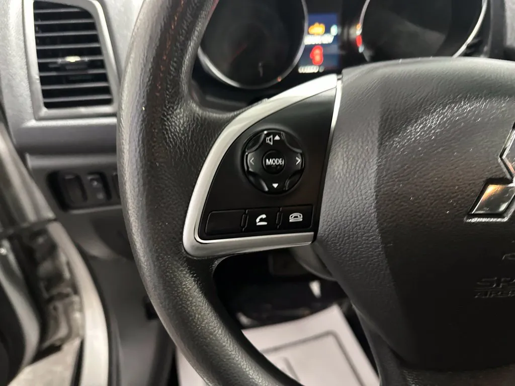 Mitsubishi Outlander Sport photo 17