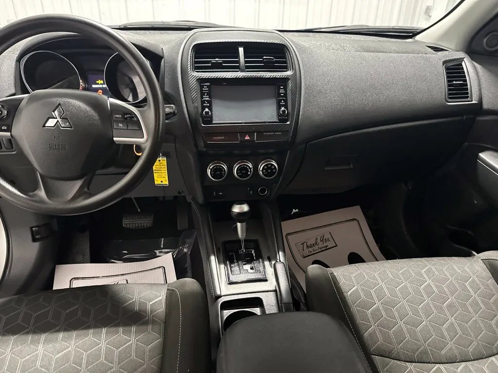 Mitsubishi Outlander Sport photo 13