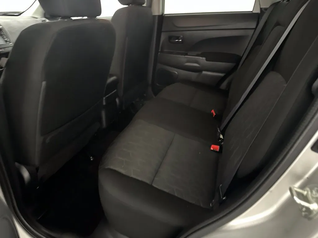 Mitsubishi Outlander Sport photo 14