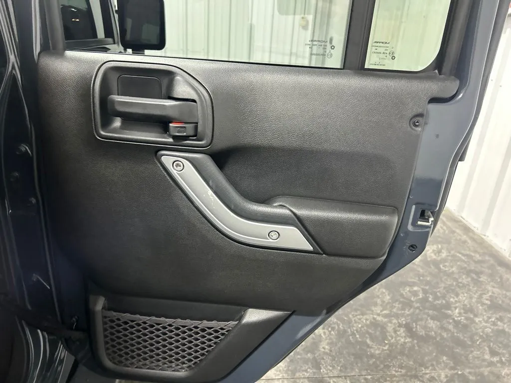 Jeep Wrangler photo 20