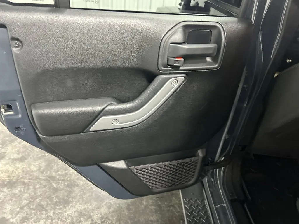Jeep Wrangler photo 15