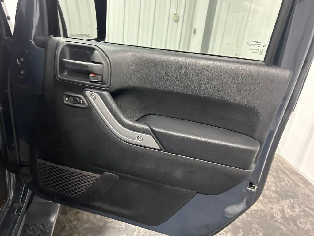 Jeep Wrangler photo 18
