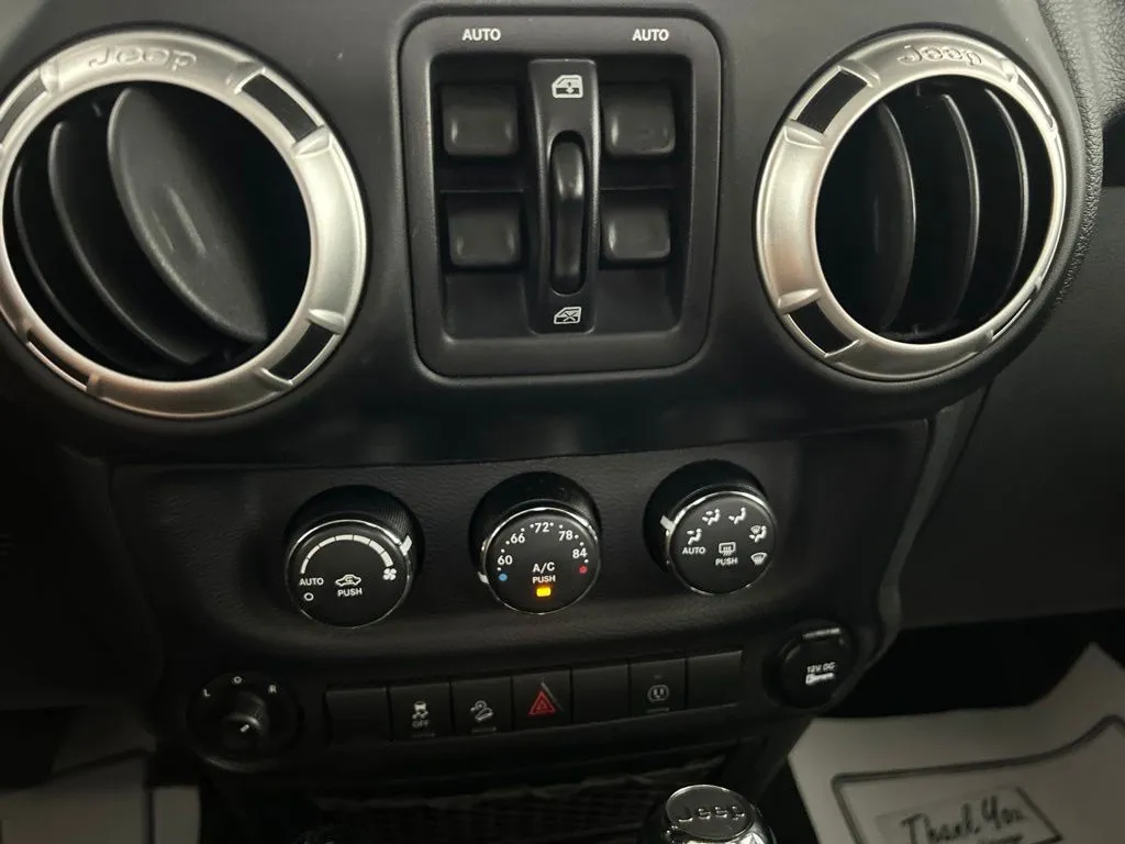 Jeep Wrangler photo 25