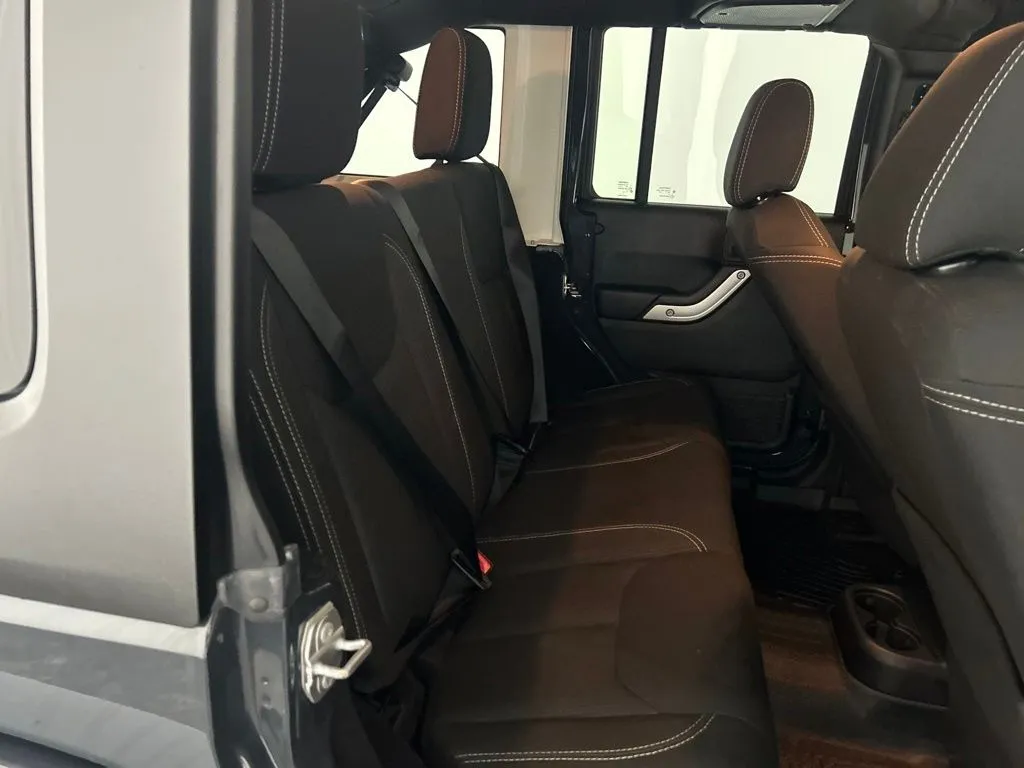 Jeep Wrangler photo 19