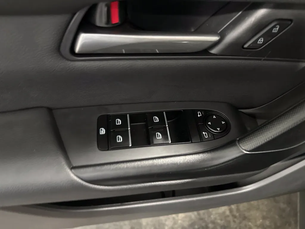 Mazda CX-50 photo 12