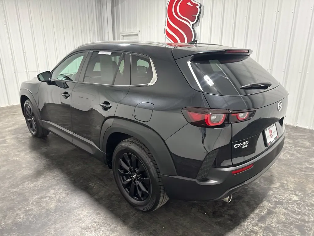 Mazda CX-50 photo 9