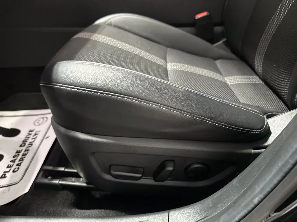 Mazda CX-50 photo 16