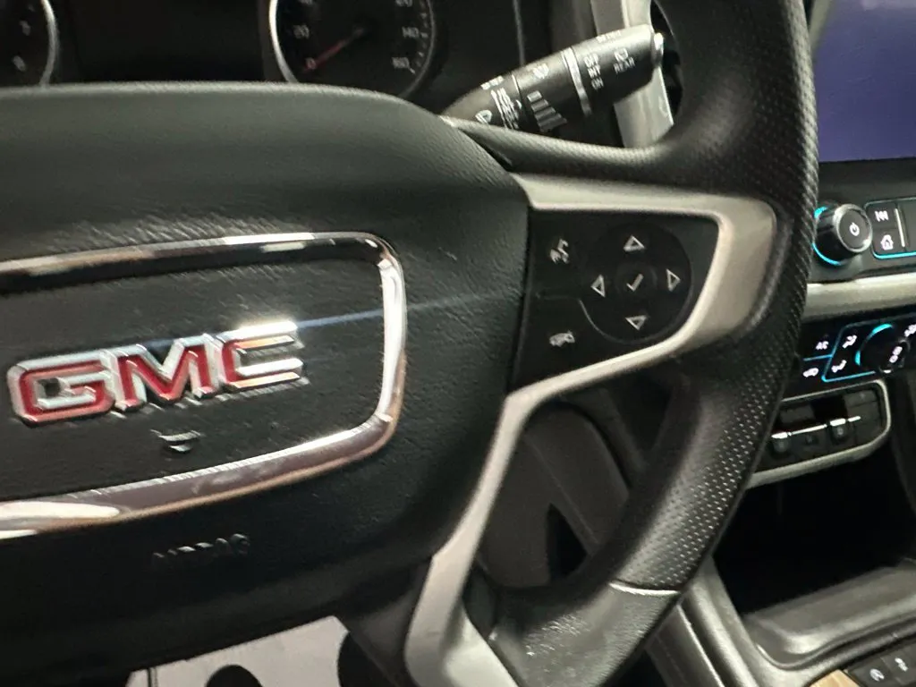 GMC Acadia photo 17