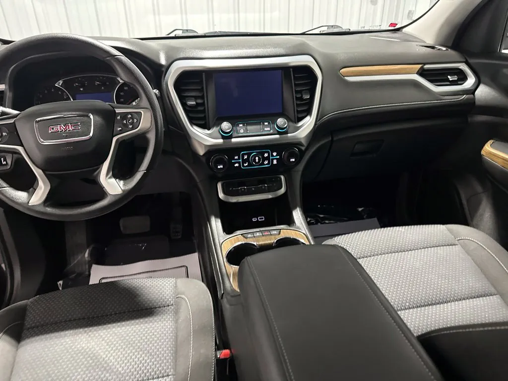 GMC Acadia photo 13