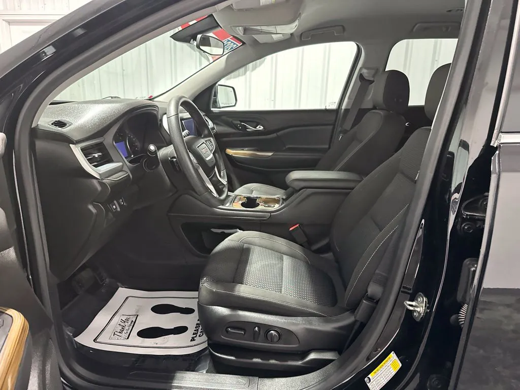 GMC Acadia photo 12