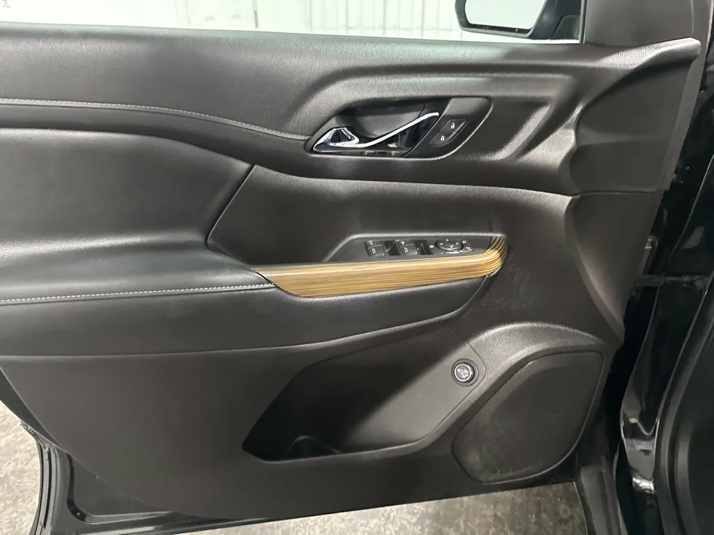 GMC Acadia photo 10