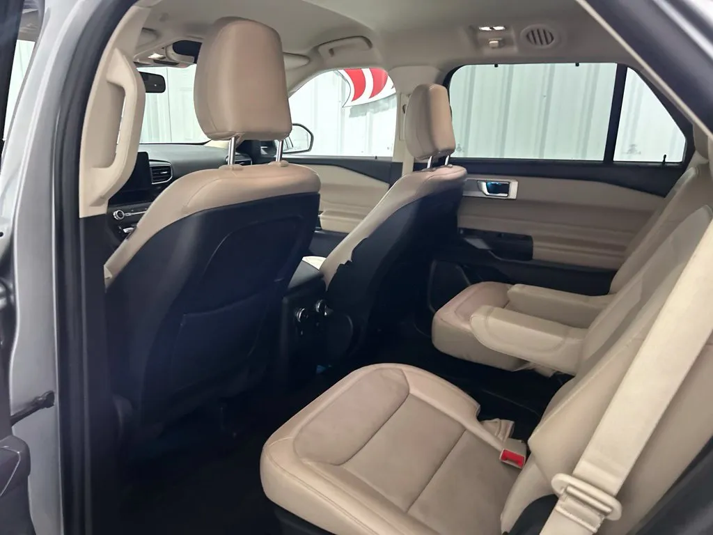 Ford Explorer photo 16