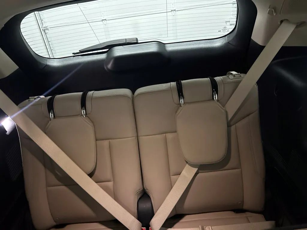 Ford Explorer photo 18