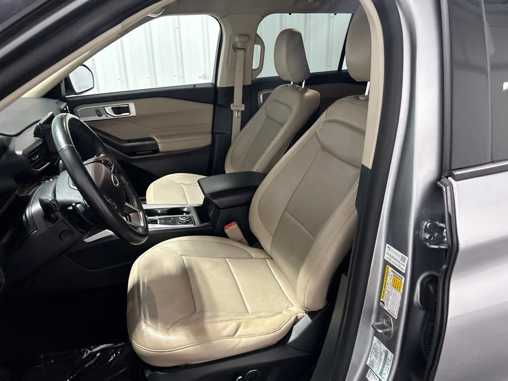 Ford Explorer photo 11