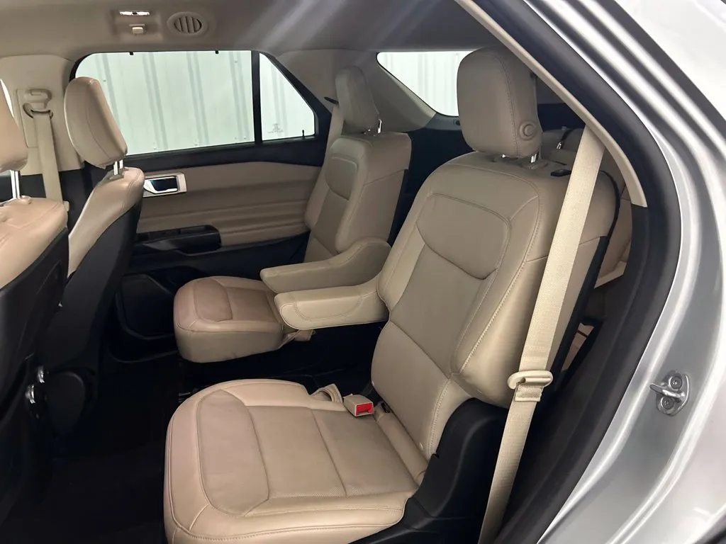 Ford Explorer photo 15