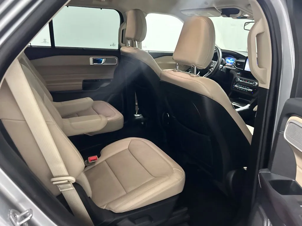 Ford Explorer photo 23