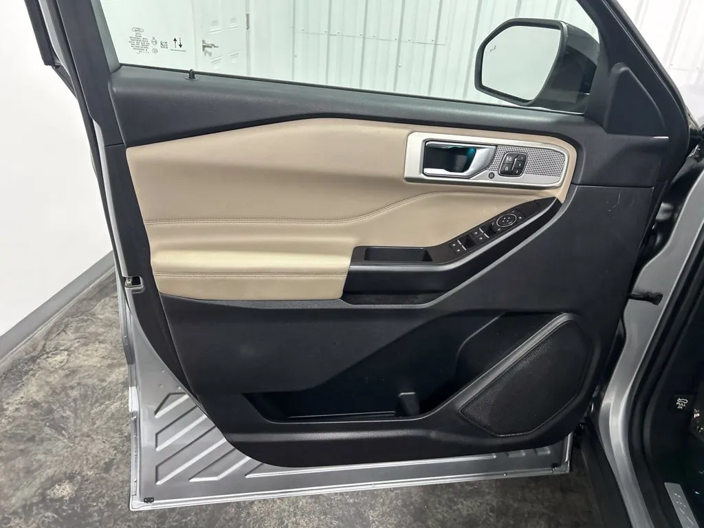 Ford Explorer photo 13