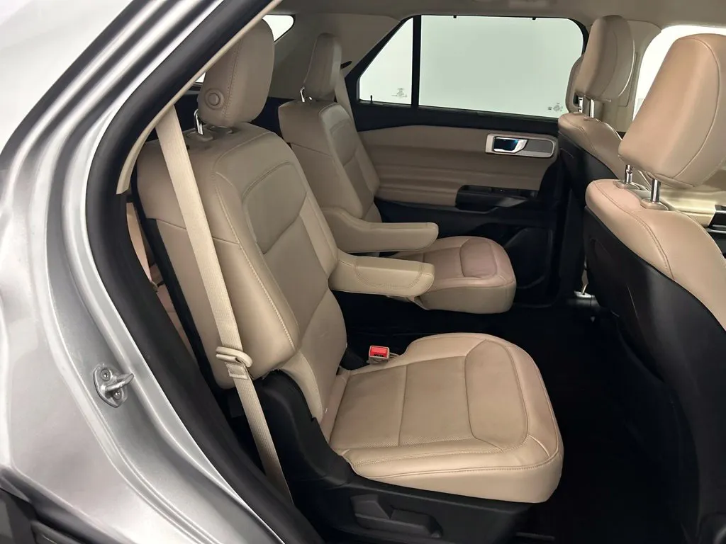 Ford Explorer photo 24