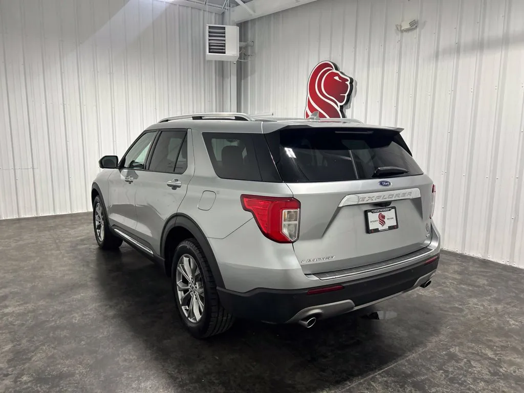 Ford Explorer photo 2