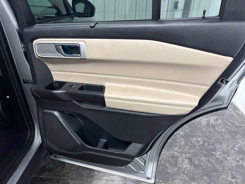 Ford Explorer photo 26