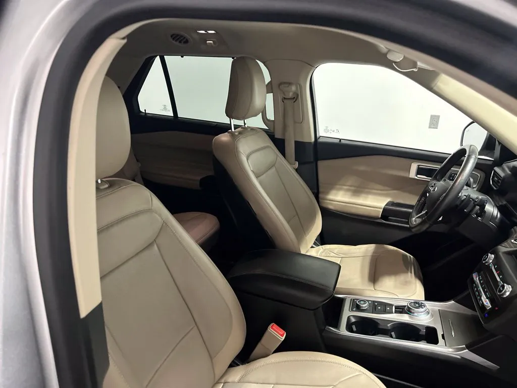 Ford Explorer photo 20