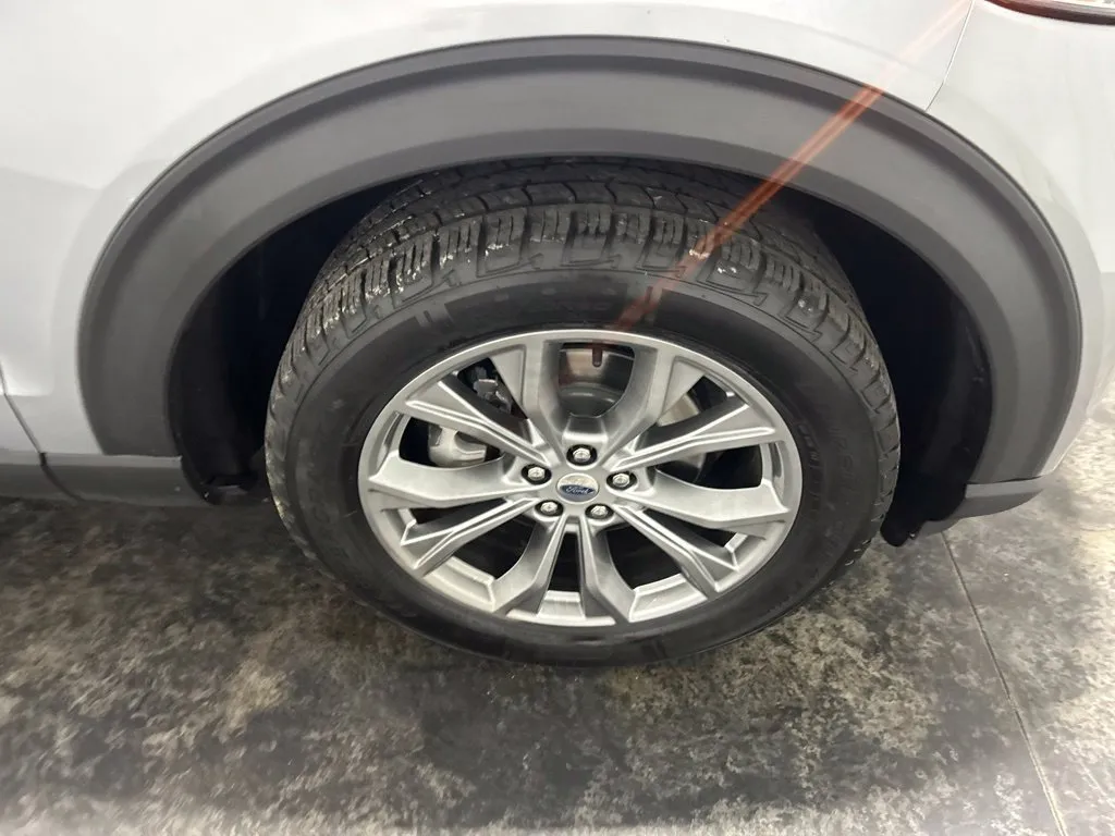 Ford Explorer photo 9