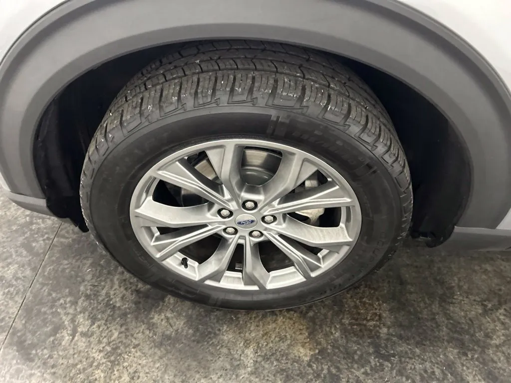 Ford Explorer photo 6