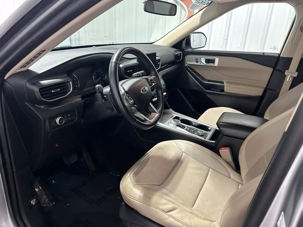 Ford Explorer photo 12