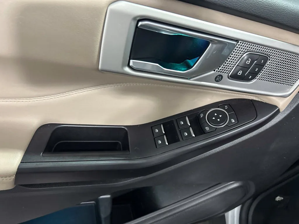 Ford Explorer photo 14