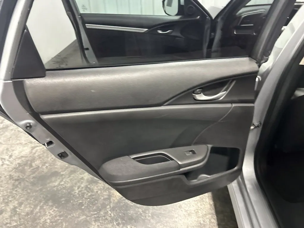 Honda Civic photo 17