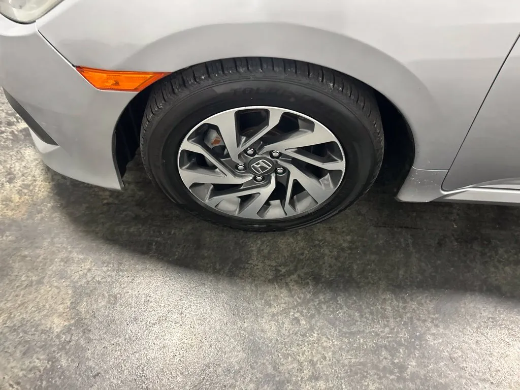 Honda Civic photo 8