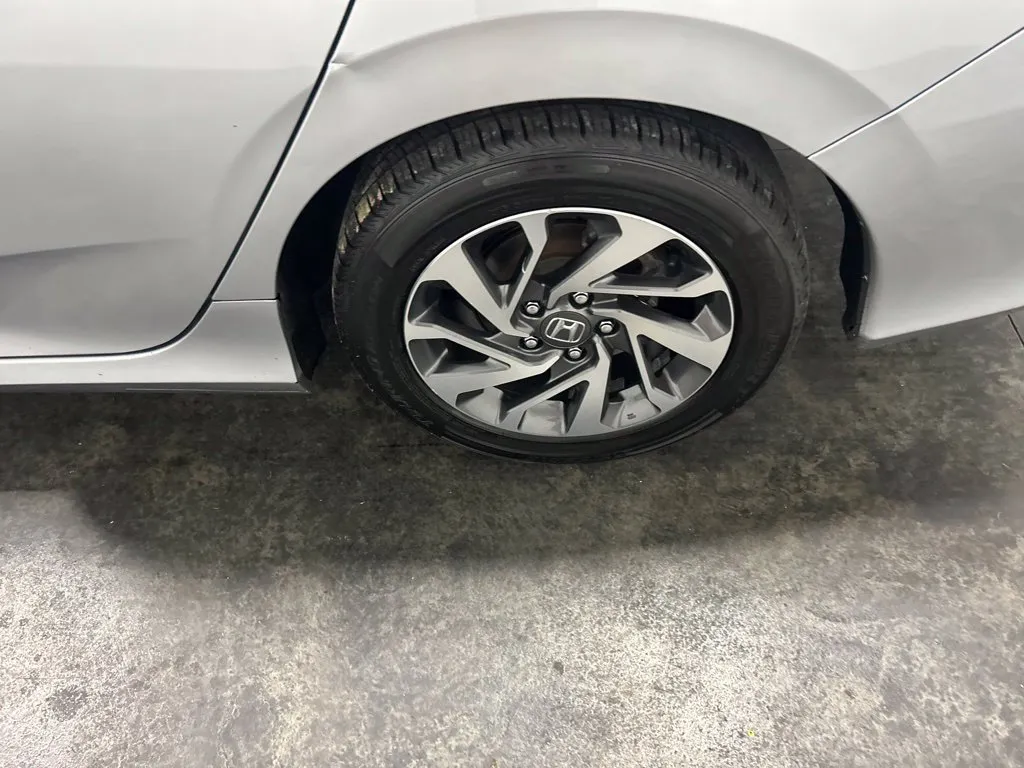 Honda Civic photo 9