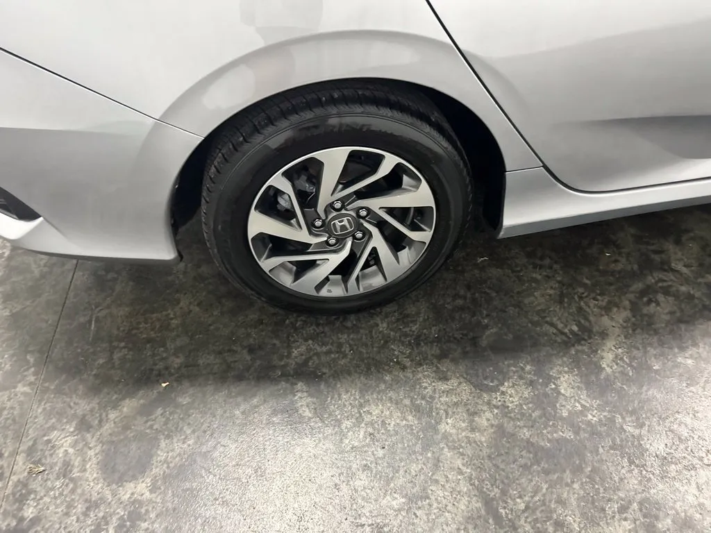 Honda Civic photo 10
