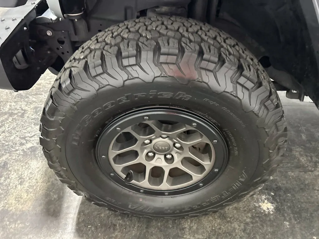 Jeep Wrangler photo 9