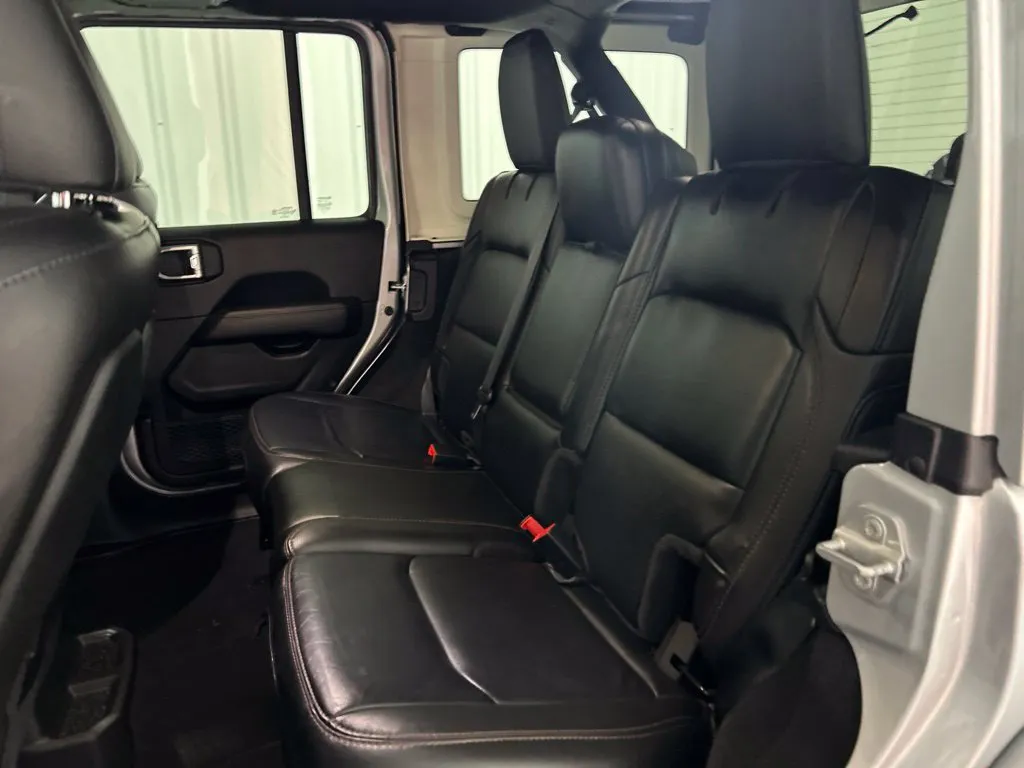 Jeep Wrangler photo 19