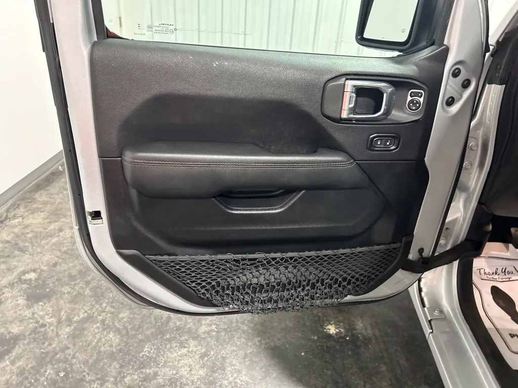 Jeep Wrangler photo 18