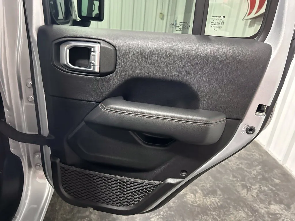 Jeep Wrangler photo 29