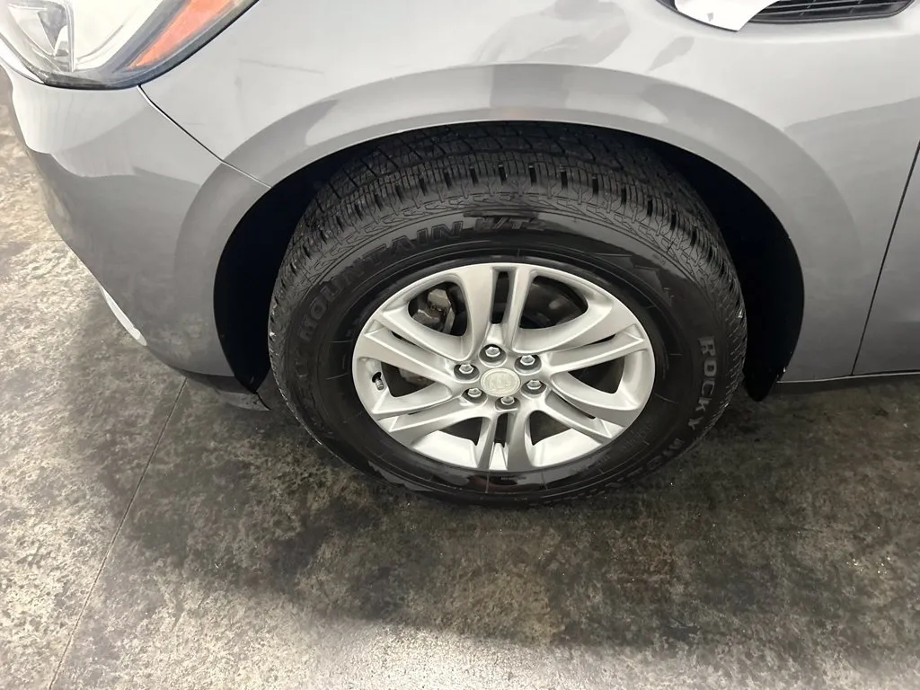 Buick Enclave photo 7