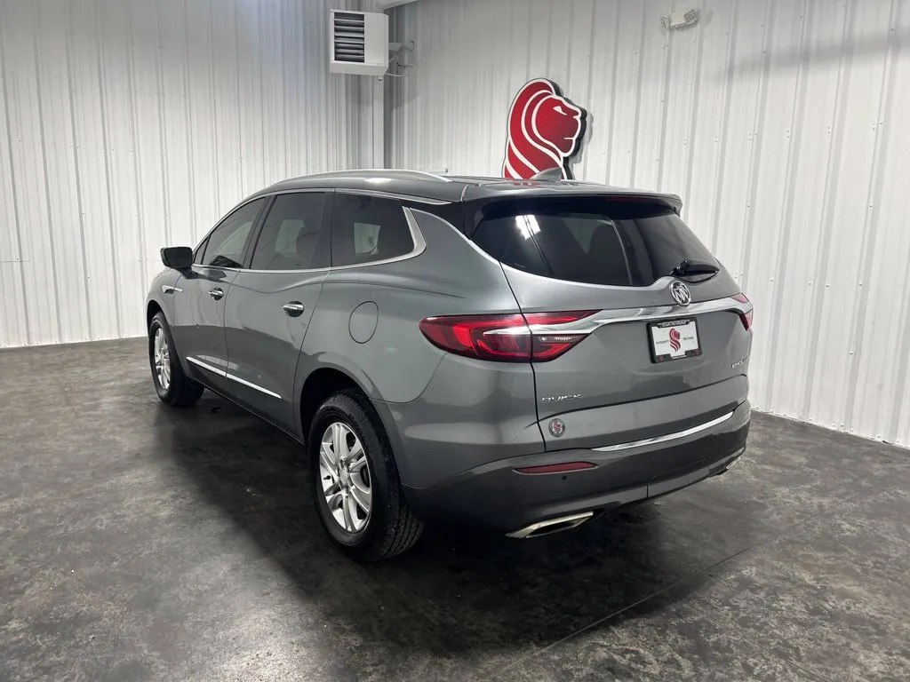 Buick Enclave photo 2